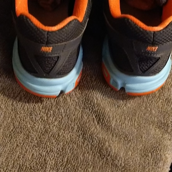 Nike shoes - Picture 3 of 4